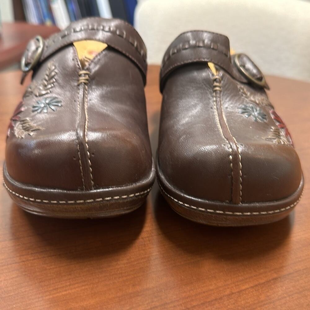 Clarks Structured Brown Leather Stitched Floral E… - image 5